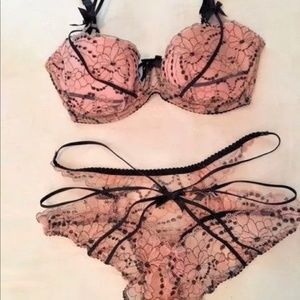 Agent Provacateur Caitlin set 32C and 2 (small)